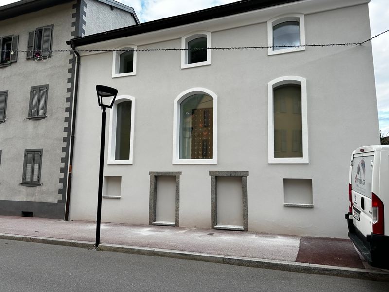 Façade rénovée – encadrements et crépi